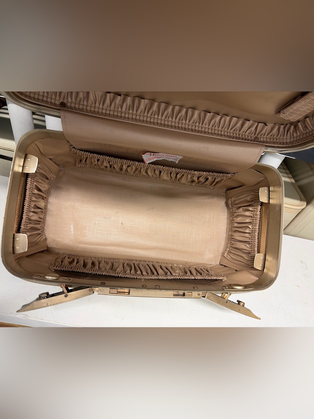 Samsonite Horizon White Vintage Traincase  Makeup Case Vanity with Gold Trim - Picture 8 of 10